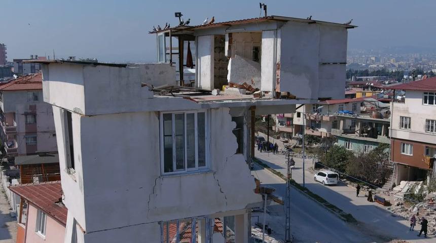 Bina çöktü, sadece bir kısmı ayakta kaldı! Görenleri şaşkına çeviren o manzaranın hikayesini anlattı: Güvercinler için fazladan yapmıştık