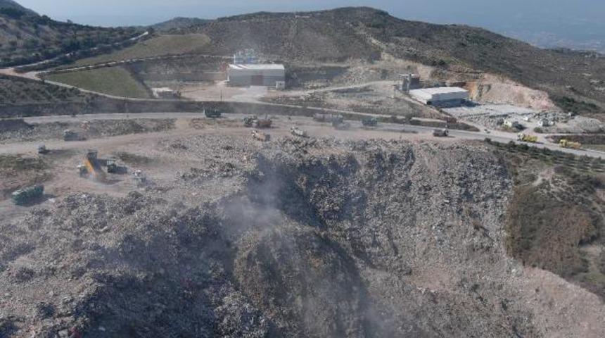 Deprem sonrası dikkat çeken görüntü! Aralıksız çalışıyorlar