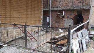 'Bu kadar da olmaz' dedirtti! Zemine 1.5 metrelik kaçak kat indi, vatandaşlar ihbar edince ortaya çıktı