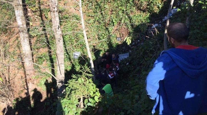 Rize'de kamyonetin uçuruma yuvarlanması