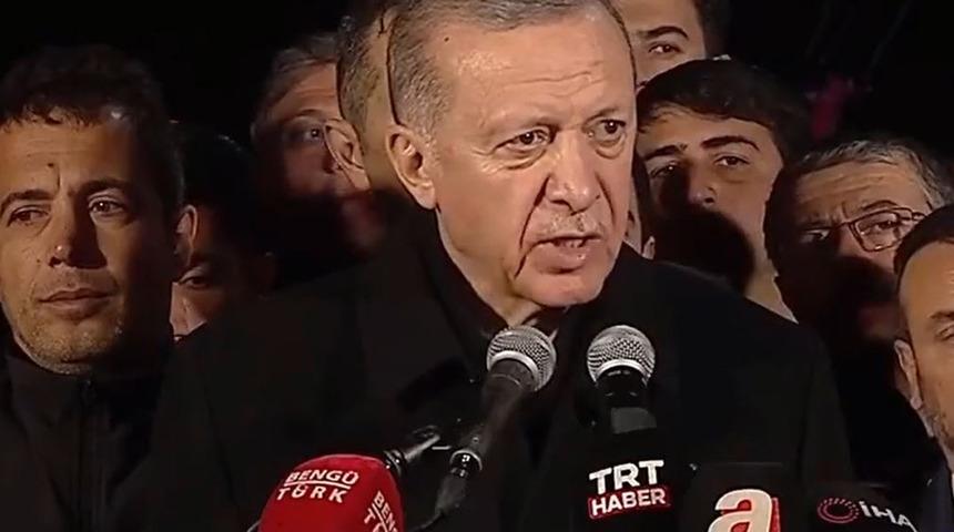 Cumhurbaşkanı Erdoğan ve MHP Genel Başkanı Bahçeli deprem bölgesinde! O ili işaret etti: "Üçte biri oturulamaz halde"