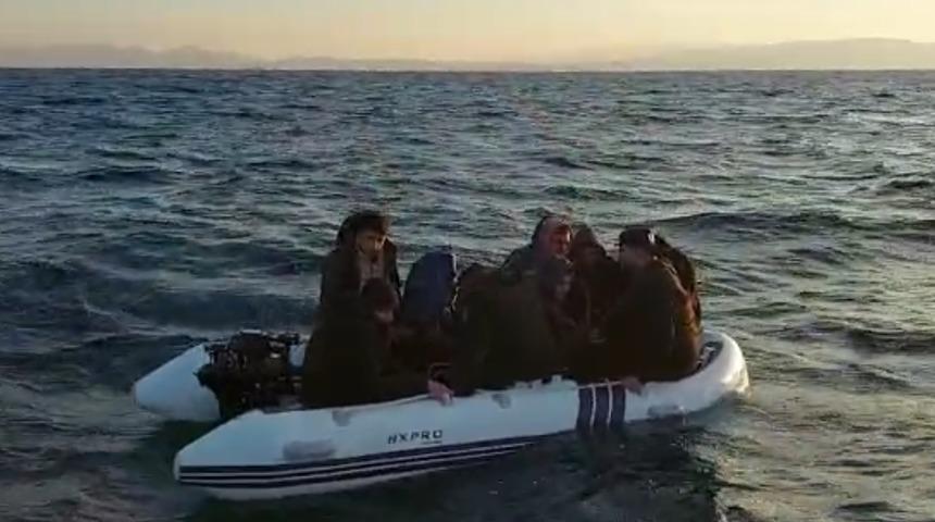 Ayvalık açıklarında geri itilen 9 düzensiz göçmen kurtarıldı