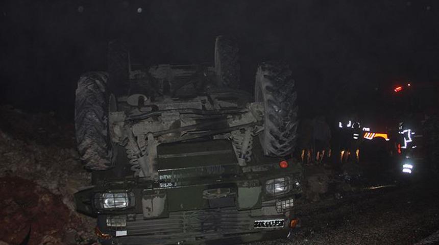 Şırnak'ta askeri araç devrildi: 8 asker yaralandı