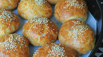 Bayatlamayan sodalı poğaça tarifi! Bayatlamayan poğaça nasıl yapılır?