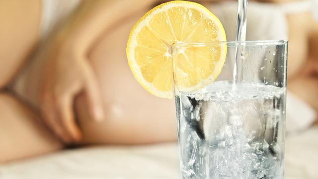 Hamileler nane limon içebilir mi, mide bulantısına iyi gelir mi? Hamilelikte nane limon nasıl tüketilir, günde kaç bardak içilir?