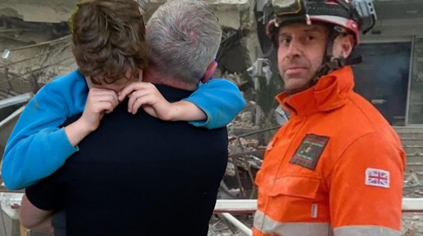 Türkiye’den dönen İngiliz itfaiyeciyi oğlu havalimanında gözyaşlarıyla karşıladı! “Onu görmek çok güzel”