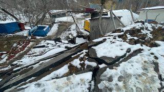 Deprem felaketinde en fazla yer kaymasının yaşandığı Ekinözü'nde ürküten manzara! Yollar yarıldı, ağaçlar kökünden söküldü...