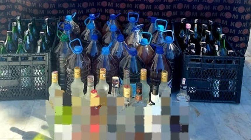 Evinde sahte içki üretti, pazarda satarken yakalandı!