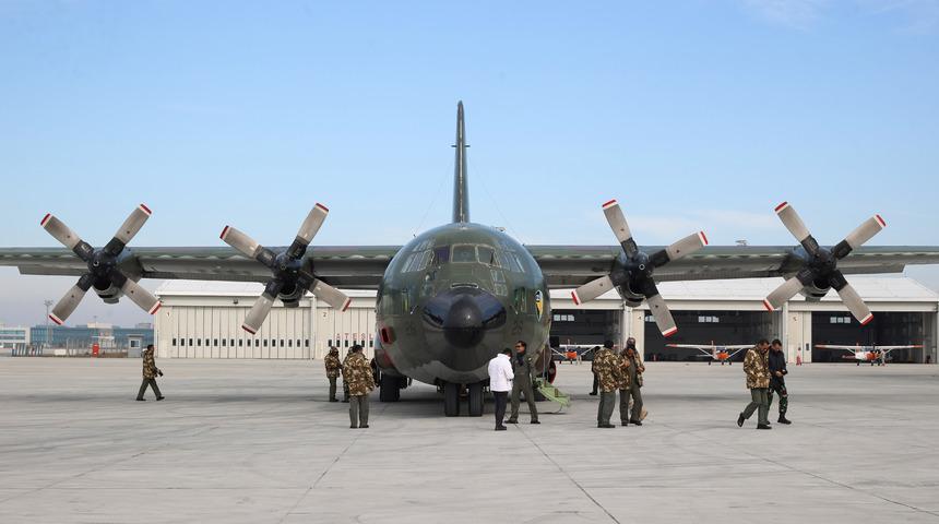 Deprem bölgesinden 10 yaralı, uçakla İstanbul'a getirildi