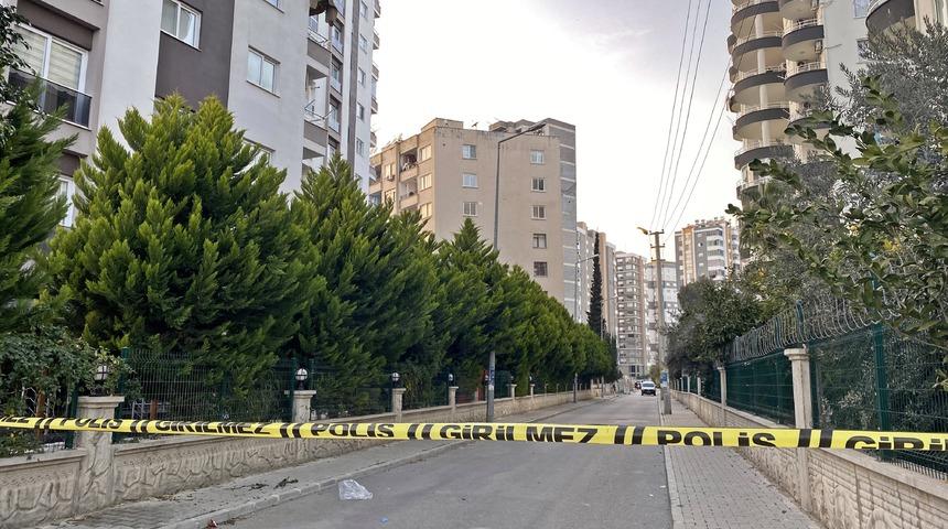 Mersin'de depremlerden etkilenen 8 katlı bina tahliye edildi
