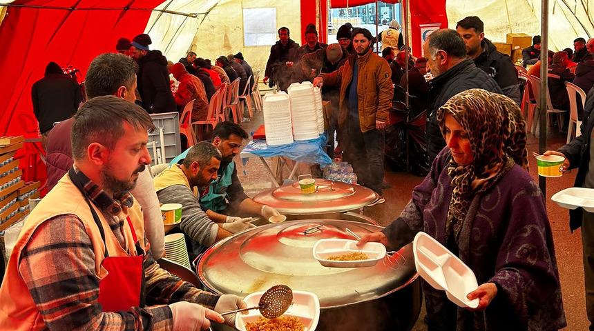 STK'ler deprem bölgesinde yardım çalışmalarına devam ediyor