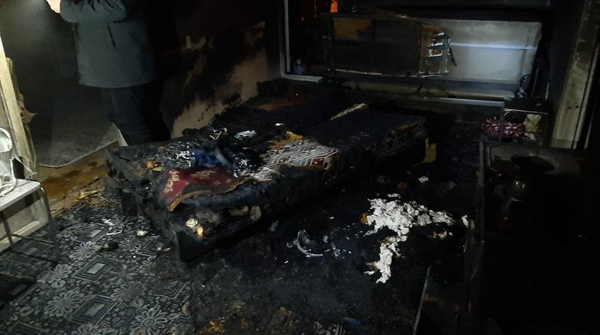 Çorum'da evde çıkan yangında bir kişi yaralandı