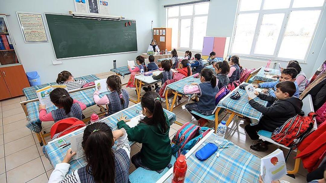 MEB'den m&uuml;fredat değişikliği kararı: Dersler sadeleşiyor, beceri eğitimleri geliyor! Anasınıfı, 1. sınıf, 5. sınıf ve 9. sınıf...