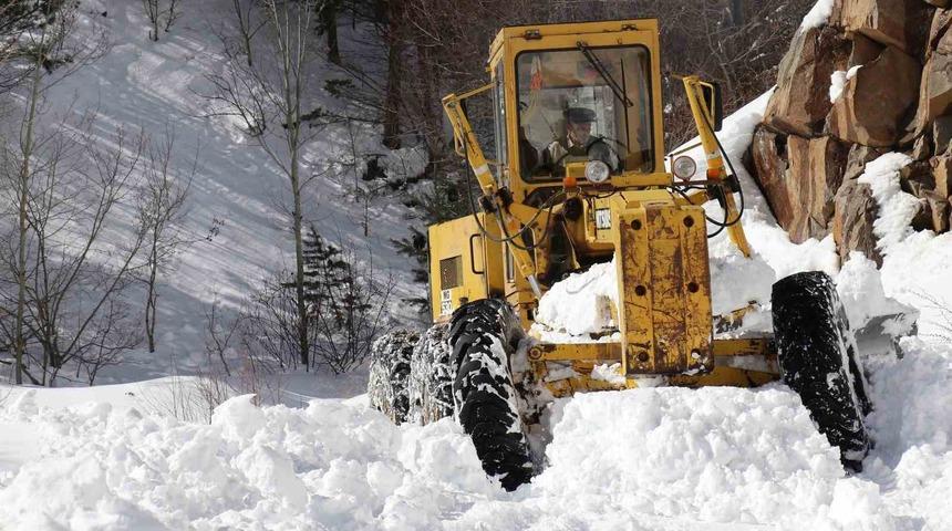 Gümüşhane’de karla mücadele çalışmaları sürüyor