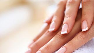 Tırnaklarınızın sürekli kırılmasından şikayetçiyseniz bunları yapın! İşte zayıf tırnakları güçlendirmenin 7 doğal yolu