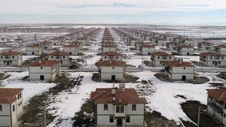 Daha hiç oturmadan sıfır evlerini depremzedelere açtılar! 'Kendi evimde yoktur buradaki huzurum'