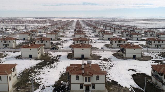 Daha hiç oturmadan sıfır evlerini depremzedelere açtılar! 'Kendi evimde yoktur buradaki huzurum'