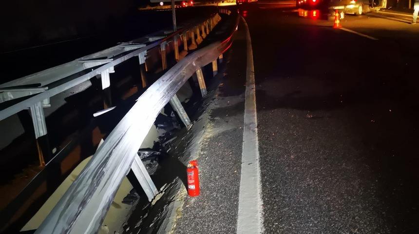 Muğla'da kaza yapan otomobil yandı