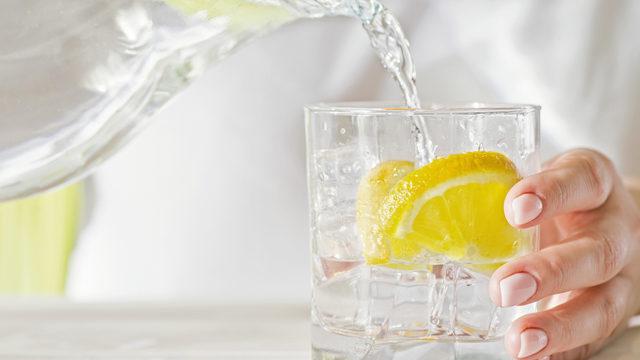 Hamileler limonlu su içebilir mi? Hamilelikte limonlu su içmek ne işe yarar, kanı sulandırır mı?