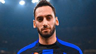 Hakan Çalhanoğlu, ödülünü depremzedelere adadı