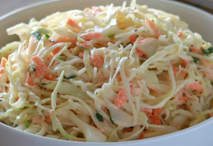 Tavuğun vazgeçilmezi Coleslaw (Lahana Salatası) nasıl yapılır? Orijinal Coleslaw salatası tarifi