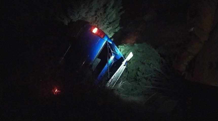 Kontrolden &ccedil;ıkan kamyonet şarampole devrildi: 1 yaralı