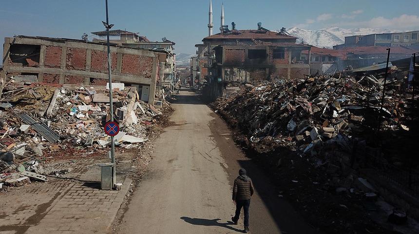 Doğanşehir enkaz yığınına döndü! 6 bin bina yıkıldı veya ağır hasar aldı