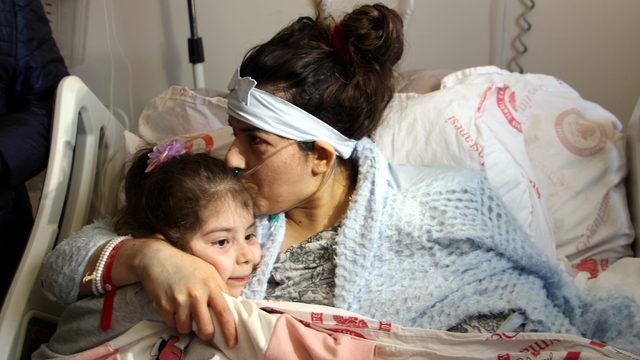 Deprem felaketinden 17 gün sonra duygulandıran kavuşma! Babasını ve 2 kızını kaybetti, hayatta kalan tek kızıyla hastanede buluştu... Hoş geldin kurban olduğum hoş geldin