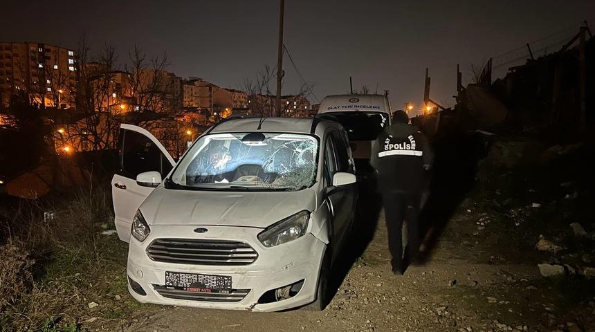 Kocaeli'de trafik ve asayiş uygulamasından kaçan hafif ticari aracın çarptığı polis yaralandı