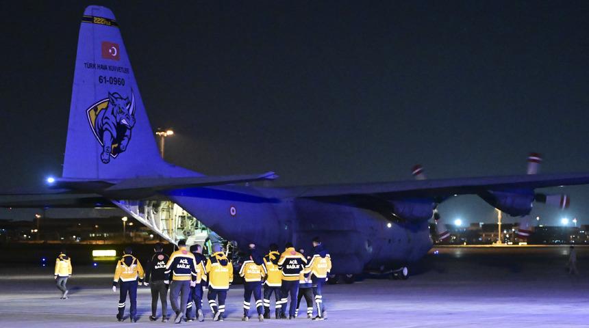 İstanbul'a TSK'nın kargo uçağıyla 38 yaralı depremzede getirildi