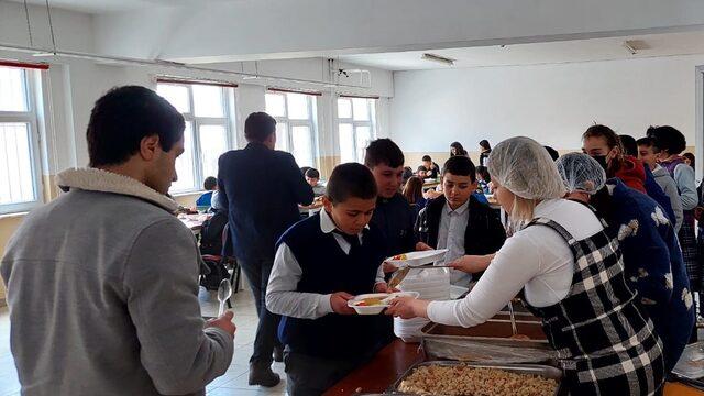 Çıldır’daki öğrencilere ücretsiz yemek hizmeti