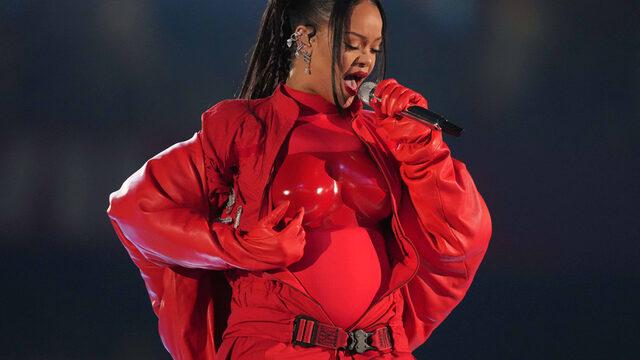 Rihanna'nın, Super Bowl performansına şikayet yağmış! Fazla müstehcen bulunmuş