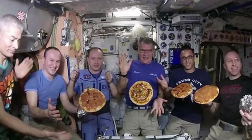Uzay istasyonunda pizza hazırladılar