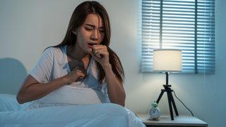 Gece öksürük krizine ne iyi gelir, öksürük neden gece artar? Gece öksürüğü neden olur, nasıl geçer?
