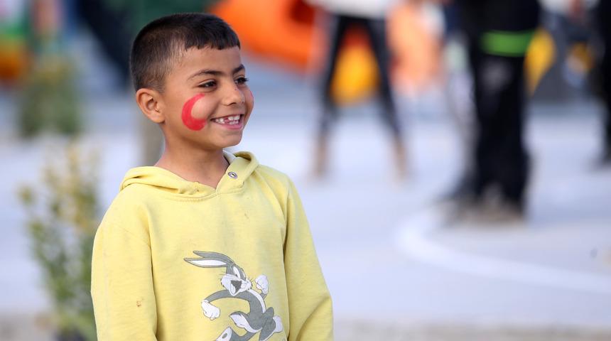 İslahiye'de depremzede &ccedil;ocuklar g&ouml;n&uuml;ll&uuml;lerin etkinlikleriyle vakit ge&ccedil;iriyor