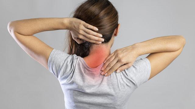 Boyun ağrısına ne iyi gelir, boyun ağrısı neden olur? Boyun ağrısına evde çözümler nelerdir, boyun ağrısı ilaçsız nasıl geçirilir?