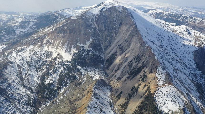 Bu görüntüler merkez üssünden! Depremden sonra oluştu... Sarsıntının izleri