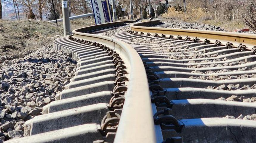 Depremler bin 275 kilometrelik demir yolu hattına büyük hasar verdi!