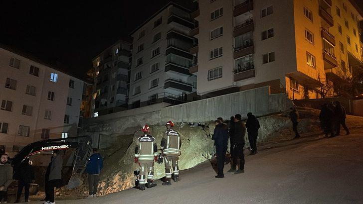 Ankara'da temel kazma çalışması sırasında hasar gören 2 bina boşaltıldı! "Garajın altı 3-4 metre kaymış"