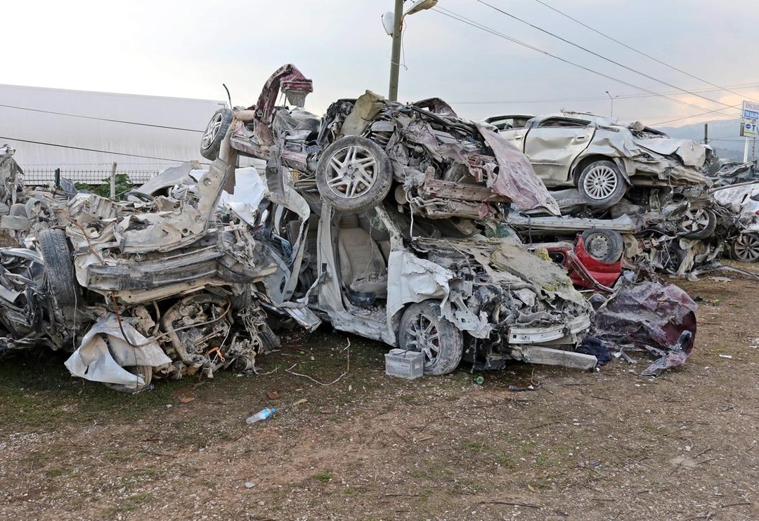 Depremde hurdaya d&ouml;nen ara&ccedil;ların akıbeti belli oldu: Sahipleri bulunamazsa Milli Emlak'a devredilecek