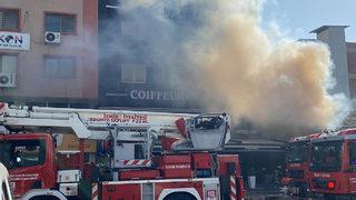 Son dakika | İçeride mahsur kaldılar, saatler sonra acı haber geldi! İzmir'de korkunç yangın: Kozmetik mağazasından alevler yükseldi