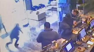 Şişli'deki otelde büyük panik! Silahlı saldırgan yaralı adamın peşinden içeri girdi, silahı tutukluk yapınca... 