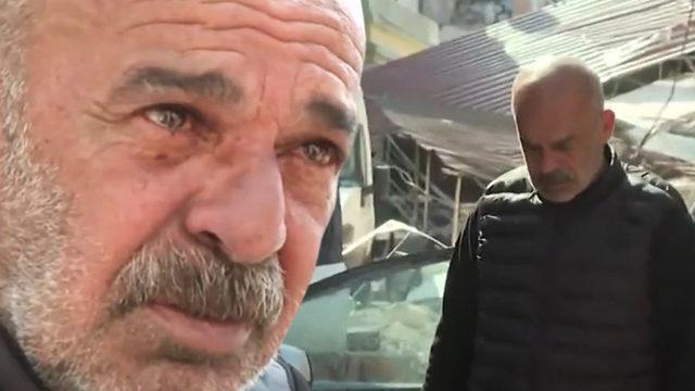 Geride bir tek o kaldı! Mahalle yerle bir oldu '1000'e yakın vefat' Enkazları gösterip ağlayarak tek tek isimlerini saydı 'Dostlarım arkadaşlarım...'