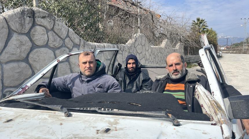 Görenleri şaşkına çevirdi! Enkaz altından kurtardığı 'yarım' otomobille trafiğe çıktı: "Tehlikeli ama yapacak bir şey yok"