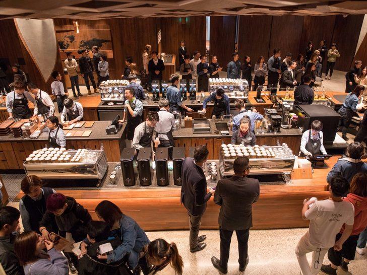 Kahve devi Starbucks'tan bugüne kadarki en büyük şube! Tam 2 bin 800 metrekare... G5