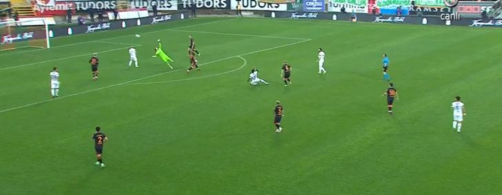 Okan Kocuk'un Alanyaspor maçında yaptığı hatalar sonrası Galatasaray taraftarı çıldırdı! "Bu lig bitmez" G4