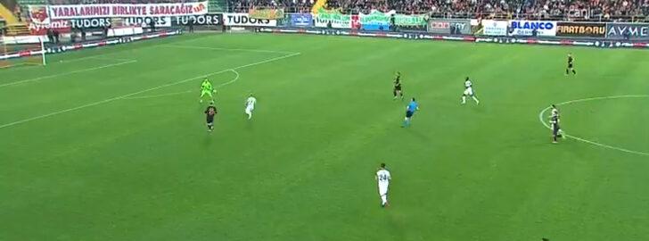 Okan Kocuk'un Alanyaspor maçında yaptığı hatalar sonrası Galatasaray taraftarı çıldırdı! "Bu lig bitmez" G5