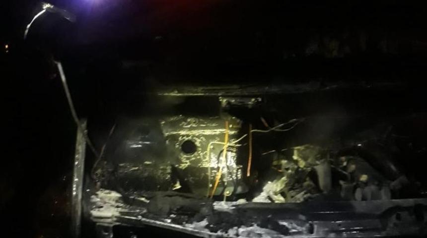 Tosya’da seyir halindeki kamyonet alev alev yandı