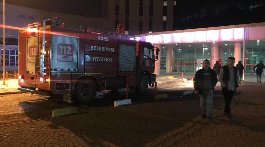 Kars'ta hastanede &ccedil;ıkan k&uuml;&ccedil;&uuml;k &ccedil;aplı yangın s&ouml;nd&uuml;r&uuml;ld&uuml;