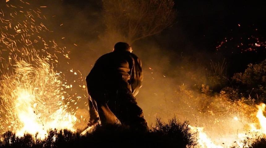 &Ccedil;eşme&rsquo;de korkutan yangın kontrol altına alındı